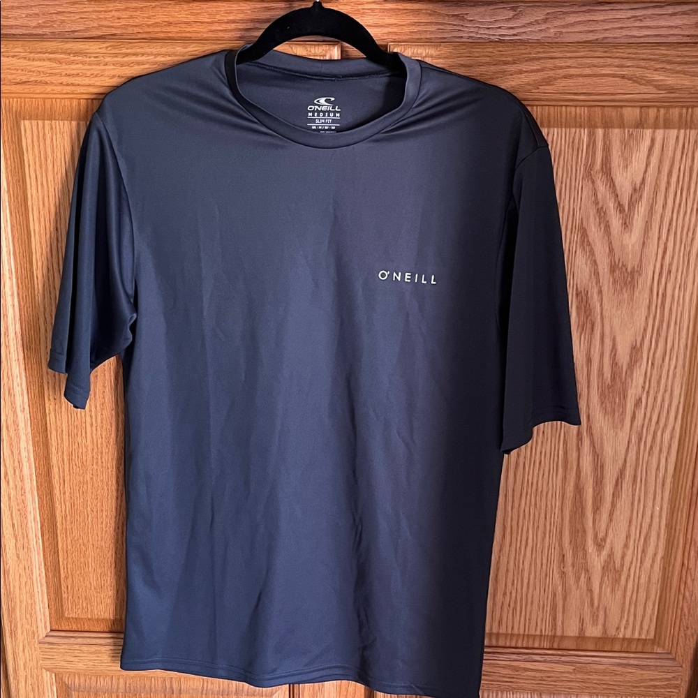 O'Neill Men's Charcoal Short Sleeve slim fit Sun shield shirt. Medium rash guard